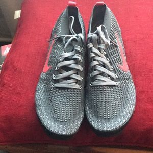 Men’s 10. 5 Nike air max vapormax flyknit sneakers